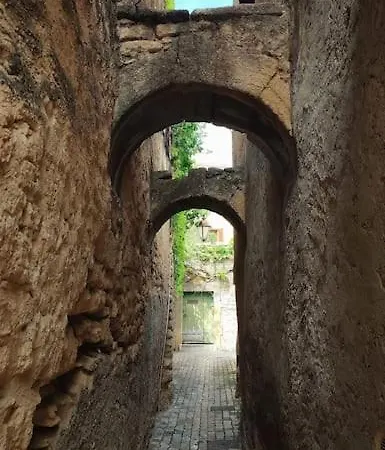 Entre Uzes Et Le Pont-du-gard Le Logis D'autrefois カスティヨン・デュ・ガール